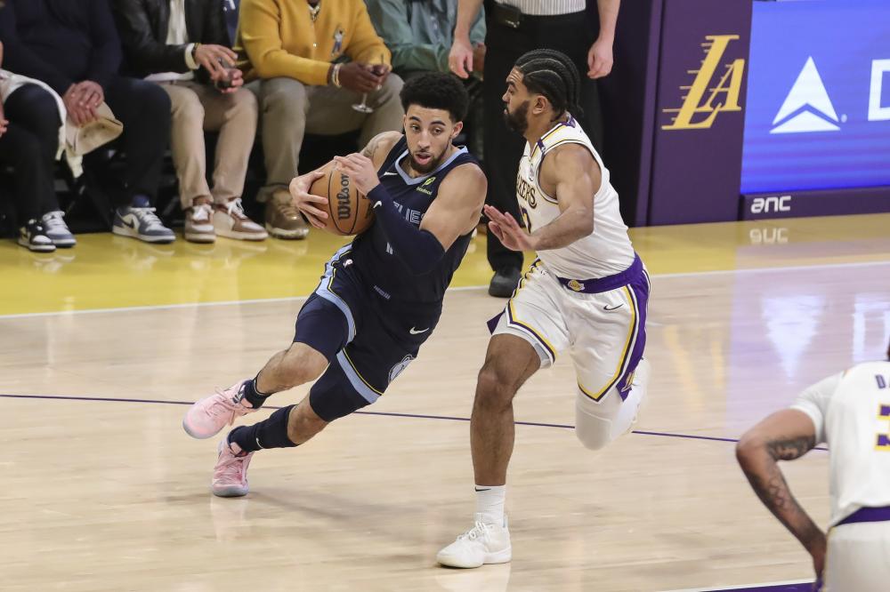 而国足相对 而国足相对